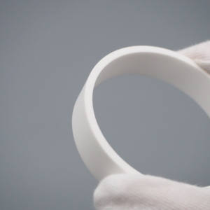 Non-metal utensils on alumina ceramic baking dish