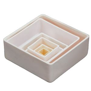 High-alumina ceramic casserole dish for even browning and thermal shock resistance