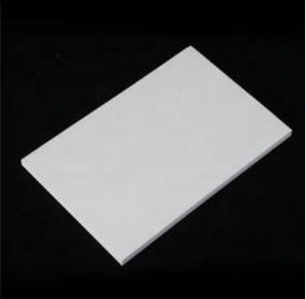 Alumina ceramic plate for high-temperature synthesis